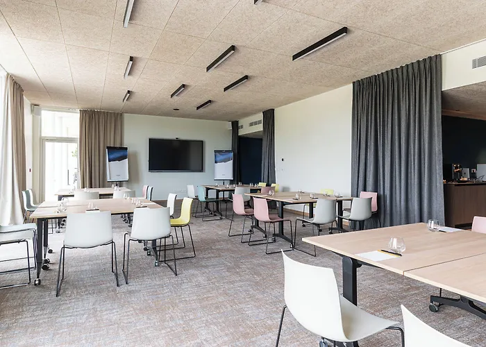 Voco , Cite Des Vins By Ihg 4* ביון