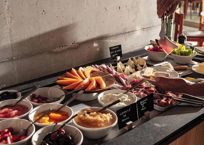 Voco , Cite Des Vins By Ihg 4* ביון